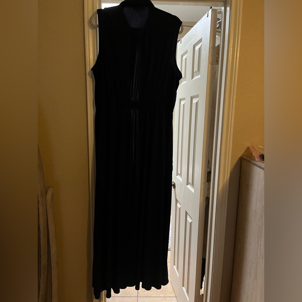 Very nice navy dress. Sleeveless with cute buckle at the waist